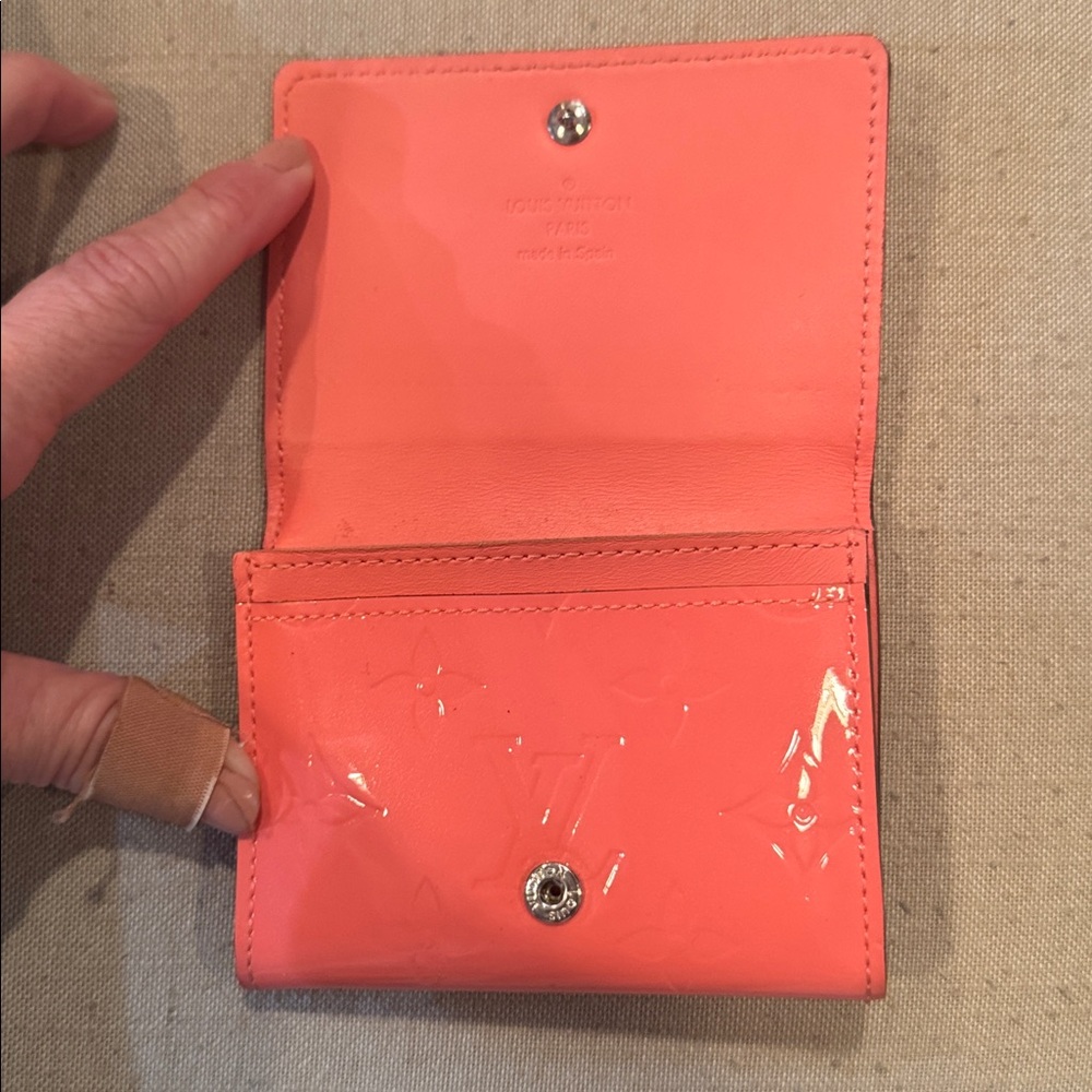 Louis Vuitton Patent Embossed Card Holder - Picture 4 of 7